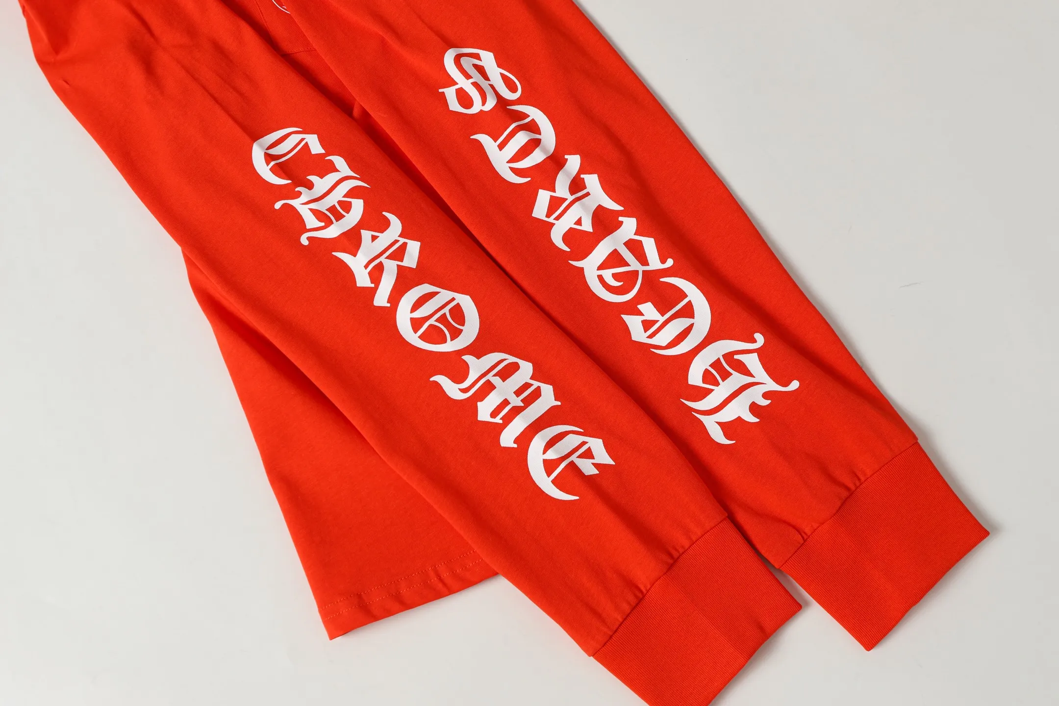 P160 Cross-border model, please do not place an order if you are pursuing quality -Chrome Hearts/Chrome Hearts Sanskrit printed popular long-sleeved T-shirt -High weight, high density and high quality. The wool is soft, delicate and skin-friendly. Soft and silky to the touch. Excellent warmth and skin-friendly properties. -Customized weaving and dyeing, no color difference, regardless of fabric or workmanship details. Comparing the ordinary version on the market -Colour: bright red -Size: S M L XL